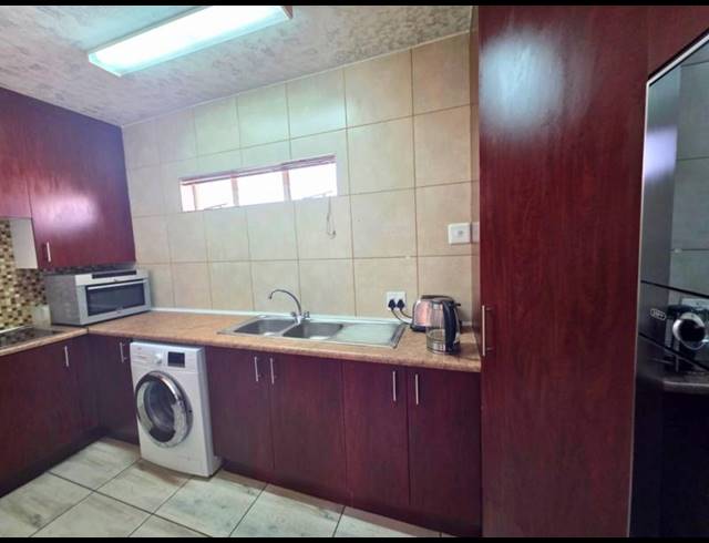 2 BEDROOM APARTMENT FOR SALE IN GLEN MARAIS